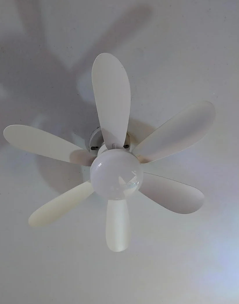Ventilador de 6 Aspas con Foco Led Ahorrador + Control Remoto